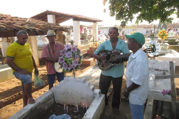 Dia de finados é de movimentação tranquila no cemitério Catarina em Agricolândia   - Imagem 4