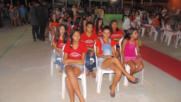 Segunda noite do Festival de Leitura  alunos conta  história literária Lisbela e o Prisioneiro  - Imagem 3