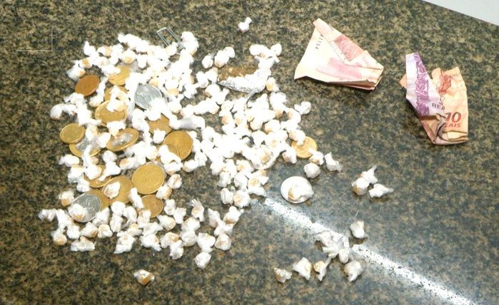 PM de Parnaíba apreende 183 pedras de crack em local conhecido como “Cidade sem Deus” - Imagem 3