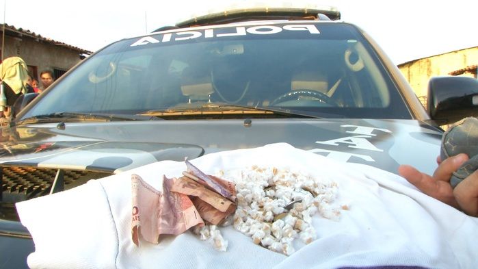 PM de Parnaíba apreende 183 pedras de crack em local conhecido como “Cidade sem Deus” - Imagem 2