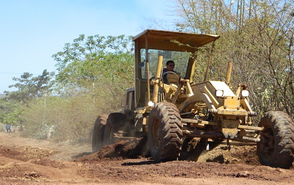 Obras de terraplanagem são intensificadas na região do IFPI