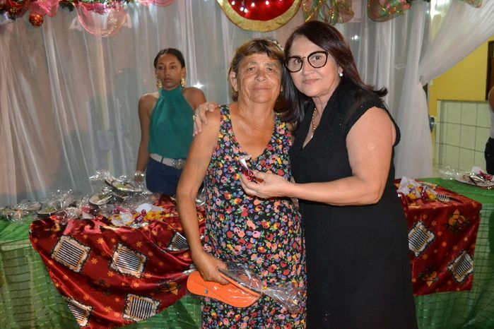SEMAS e CRAS promovem festa para idosos e encerram as confraternizações 2015 junto aos grupos dos SCFV - Imagem 49