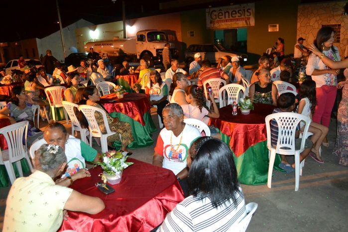 SEMAS e CRAS promovem festa para idosos e encerram as confraternizações 2015 junto aos grupos dos SCFV - Imagem 56