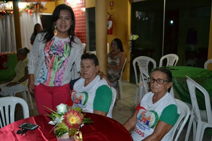 SEMAS e CRAS promovem festa para idosos e encerram as confraternizações 2015 junto aos grupos dos SCFV - Imagem 67