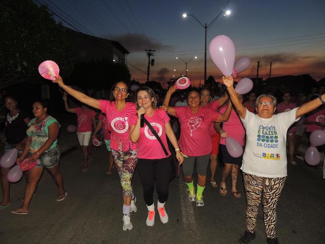 Caminhada do Outubro Rosa reúne mais de 800 mulheres em Água Branca - Imagem 4