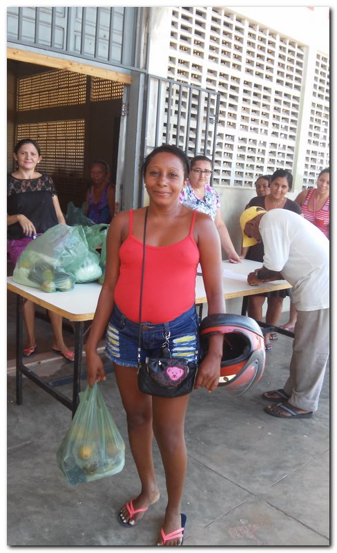 Secretário de Assistência Social Erivan Almondes entrega cestas com alimentos para a população inhumense - Imagem 18
