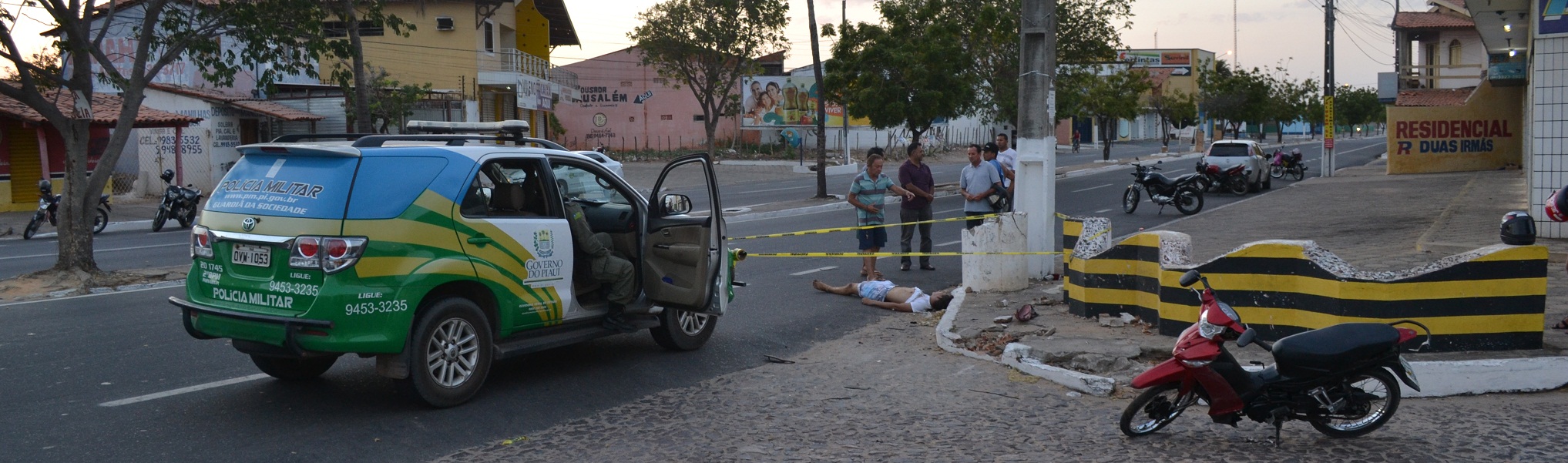 Motociclista morre após passar reto em curva em avenida de Parnaíba