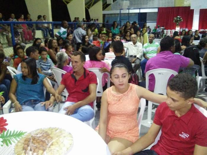 FESTA DOS SONHOS: PREFEITURA DE BOA HORA REALIZA I BAILE DE DEBUTANTES PARA ADOLESCENTES DO MUNICÍPIO; FESTA FOI UM SUCESSO - Imagem 10