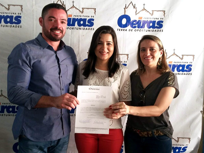 Mais três aprovados em concurso público tomam posse em Oeiras