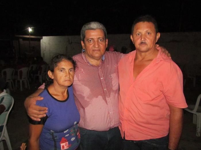 BOA HORA EM FESTA: ZÉ RESENDE ARRASTA MULTIDÃO E COMEMORA SEUS 51 ANOS NO MEIO DO POVO - Imagem 90