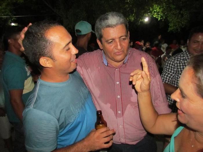 BOA HORA EM FESTA: ZÉ RESENDE ARRASTA MULTIDÃO E COMEMORA SEUS 51 ANOS NO MEIO DO POVO - Imagem 41