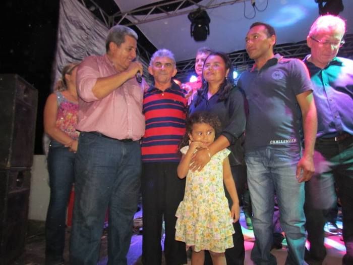 BOA HORA EM FESTA: ZÉ RESENDE ARRASTA MULTIDÃO E COMEMORA SEUS 51 ANOS NO MEIO DO POVO - Imagem 69