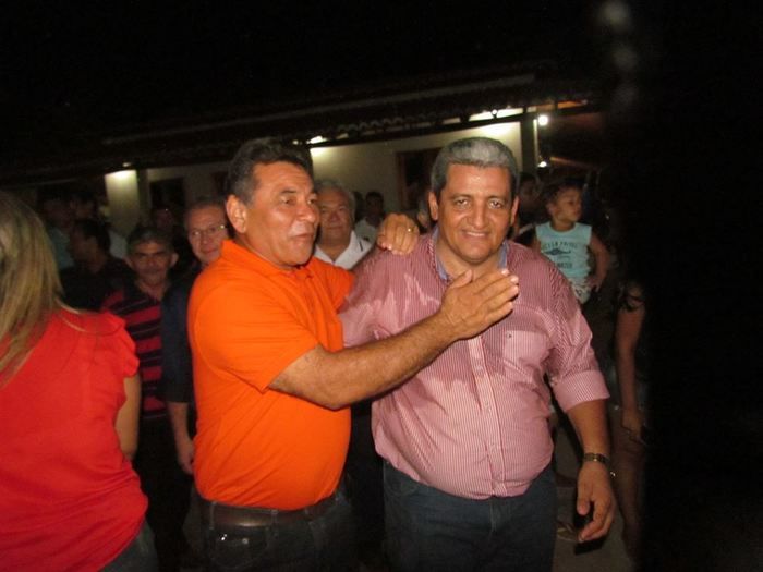 BOA HORA EM FESTA: ZÉ RESENDE ARRASTA MULTIDÃO E COMEMORA SEUS 51 ANOS NO MEIO DO POVO - Imagem 68