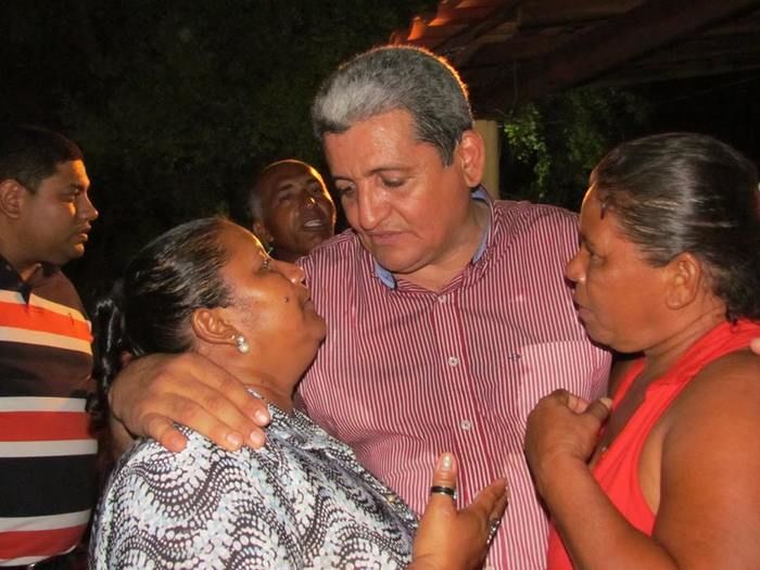 BOA HORA EM FESTA: ZÉ RESENDE ARRASTA MULTIDÃO E COMEMORA SEUS 51 ANOS NO MEIO DO POVO - Imagem 30