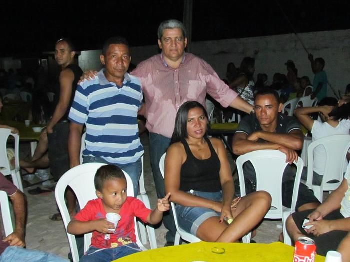 BOA HORA EM FESTA: ZÉ RESENDE ARRASTA MULTIDÃO E COMEMORA SEUS 51 ANOS NO MEIO DO POVO - Imagem 37