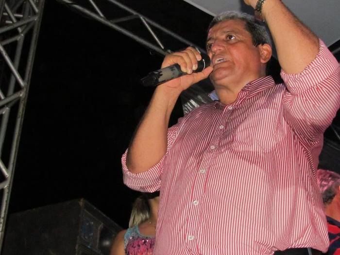 BOA HORA EM FESTA: ZÉ RESENDE ARRASTA MULTIDÃO E COMEMORA SEUS 51 ANOS NO MEIO DO POVO - Imagem 84