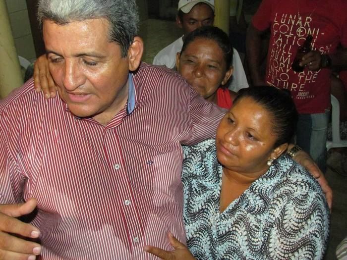 BOA HORA EM FESTA: ZÉ RESENDE ARRASTA MULTIDÃO E COMEMORA SEUS 51 ANOS NO MEIO DO POVO - Imagem 48