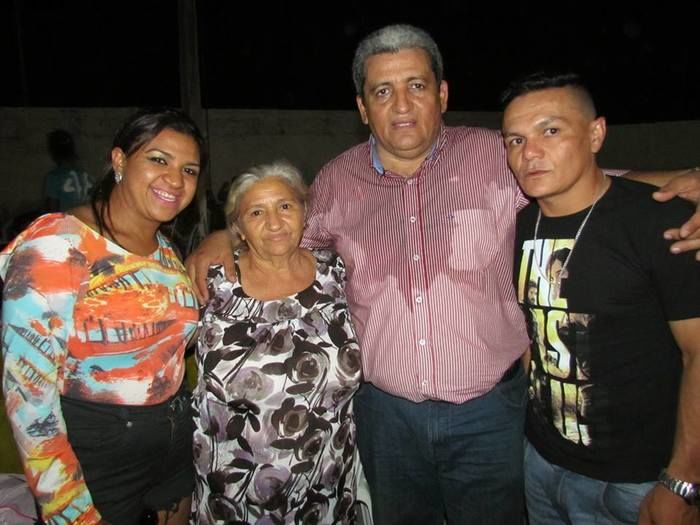 BOA HORA EM FESTA: ZÉ RESENDE ARRASTA MULTIDÃO E COMEMORA SEUS 51 ANOS NO MEIO DO POVO - Imagem 67