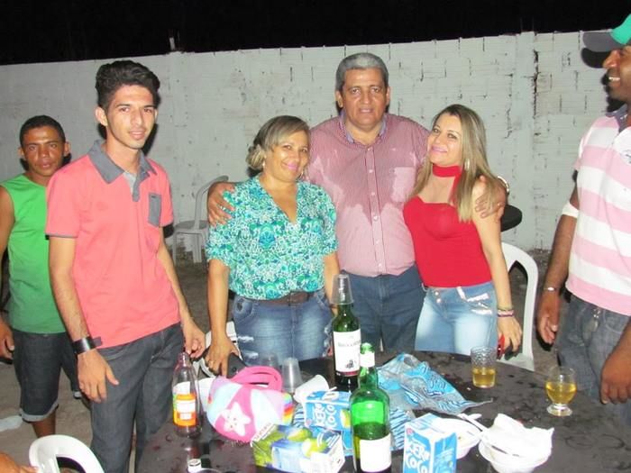 BOA HORA EM FESTA: ZÉ RESENDE ARRASTA MULTIDÃO E COMEMORA SEUS 51 ANOS NO MEIO DO POVO - Imagem 79