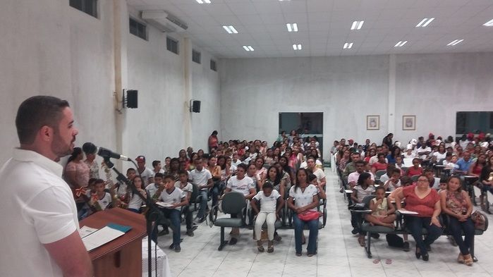 Lukano Sá entrega medalhas a alunos da rede municipal - Imagem 3