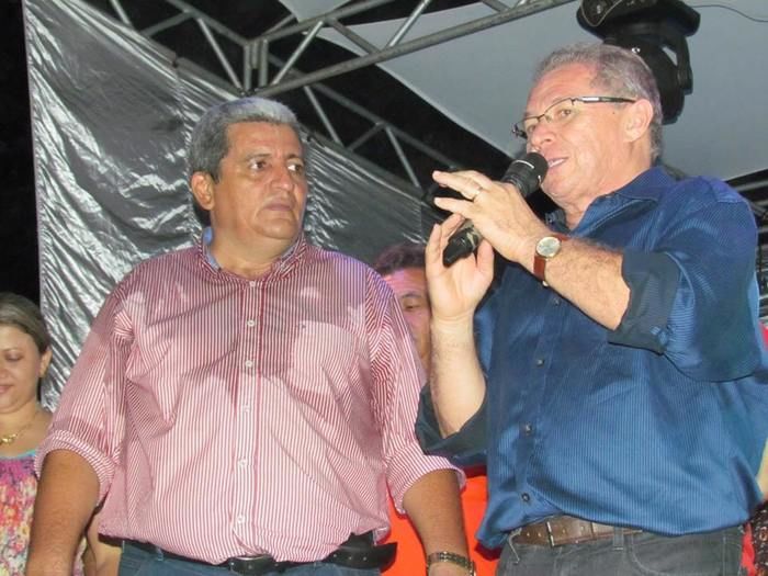 BOA HORA EM FESTA: ZÉ RESENDE ARRASTA MULTIDÃO E COMEMORA SEUS 51 ANOS NO MEIO DO POVO - Imagem 65