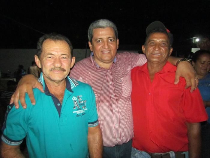 BOA HORA EM FESTA: ZÉ RESENDE ARRASTA MULTIDÃO E COMEMORA SEUS 51 ANOS NO MEIO DO POVO - Imagem 85