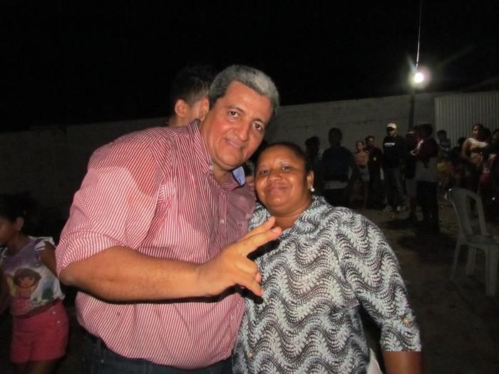 BOA HORA EM FESTA: ZÉ RESENDE ARRASTA MULTIDÃO E COMEMORA SEUS 51 ANOS NO MEIO DO POVO - Imagem 80