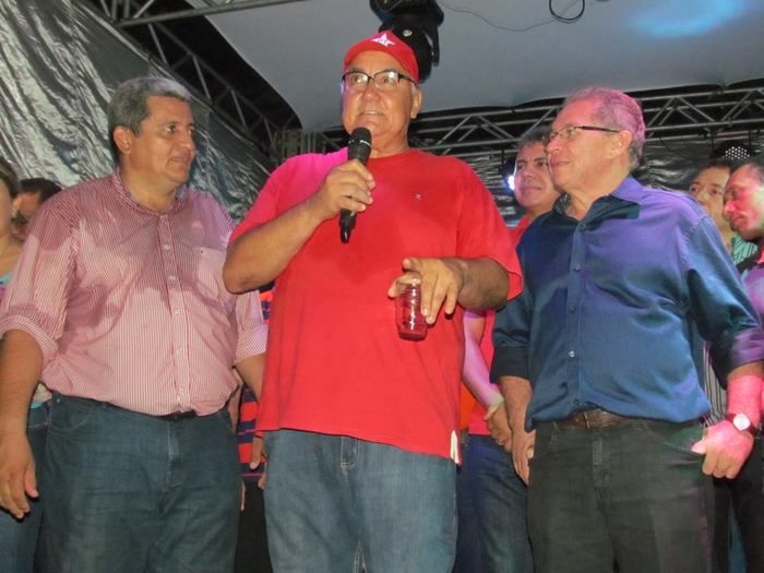 BOA HORA EM FESTA: ZÉ RESENDE ARRASTA MULTIDÃO E COMEMORA SEUS 51 ANOS NO MEIO DO POVO - Imagem 54