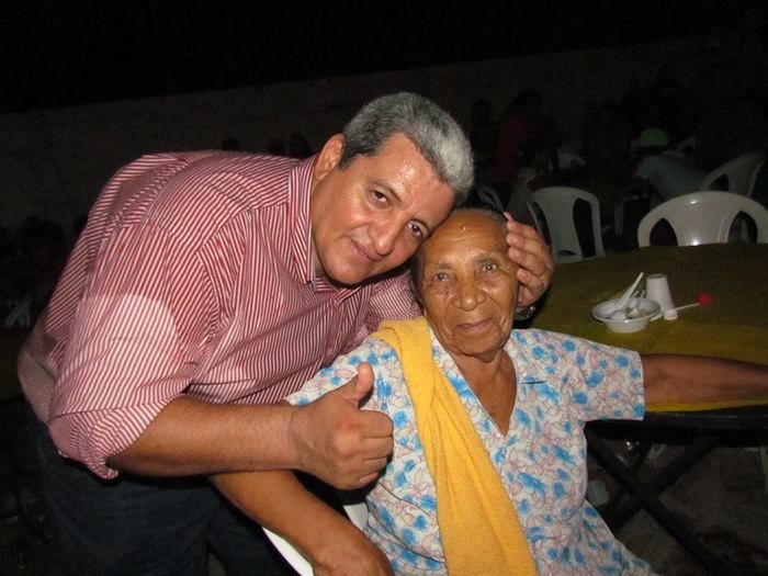 BOA HORA EM FESTA: ZÉ RESENDE ARRASTA MULTIDÃO E COMEMORA SEUS 51 ANOS NO MEIO DO POVO - Imagem 66