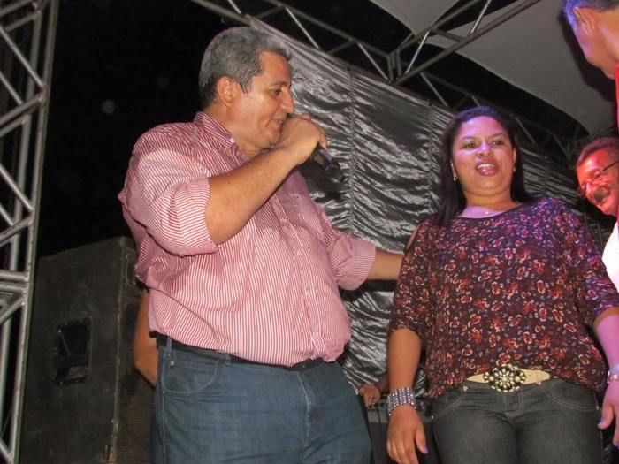 BOA HORA EM FESTA: ZÉ RESENDE ARRASTA MULTIDÃO E COMEMORA SEUS 51 ANOS NO MEIO DO POVO - Imagem 32