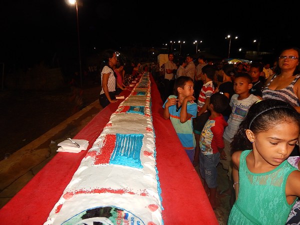 Aniversário de Lagoinha com Bolo de 20 metros  - Imagem 2