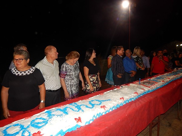 Aniversário de Lagoinha com Bolo de 20 metros  - Imagem 5