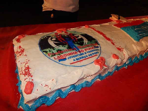 Aniversário de Lagoinha com Bolo de 20 metros  - Imagem 1