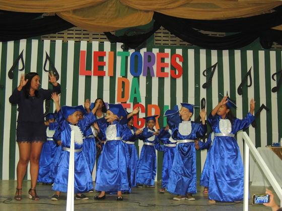 Mais de 90 crianças do programa Alfa e Beto colam grau  - Imagem 5