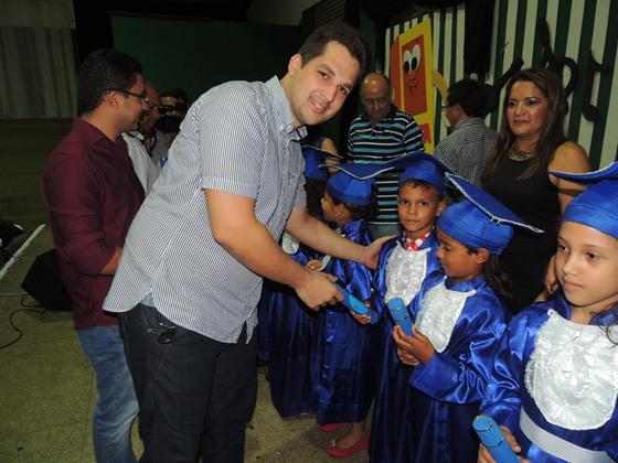 Mais de 90 crianças do programa Alfa e Beto colam grau  - Imagem 11