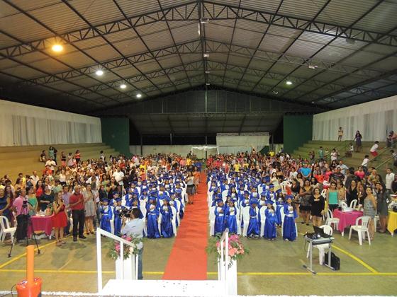 Mais de 90 crianças do programa Alfa e Beto colam grau  - Imagem 2