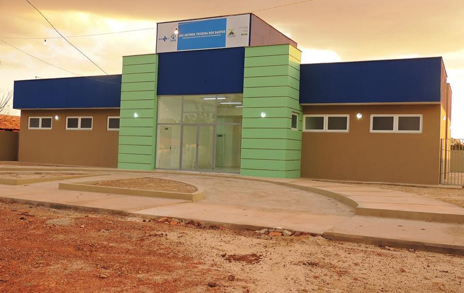 Prefeitura entrega em solenidade a UBS do Cajueiro