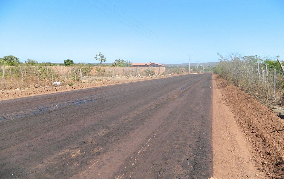 Avançam as obras de pavimentação asfáltica em Pedro II
