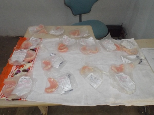Secretaria Municipal de Saúde entrega 40 próteses dentárias a pessoas carentes do município - Imagem 2