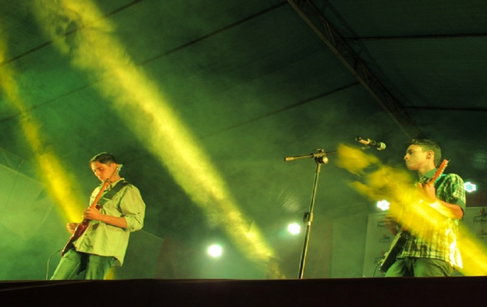 Natal Luz é encerrado com shows e distribuição de presentes  