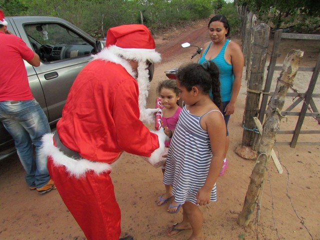 Papai Noel Fez Alegria das Crianças em Na Localidade Jardim - Imagem 50