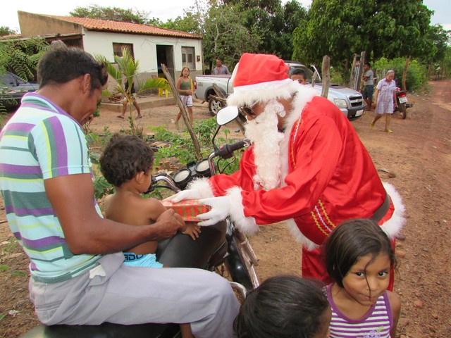 Papai Noel Fez Alegria das Crianças em Na Localidade Jardim - Imagem 53