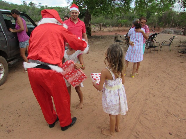 Papai Noel Fez Alegria das Crianças em Na Localidade Jardim - Imagem 18