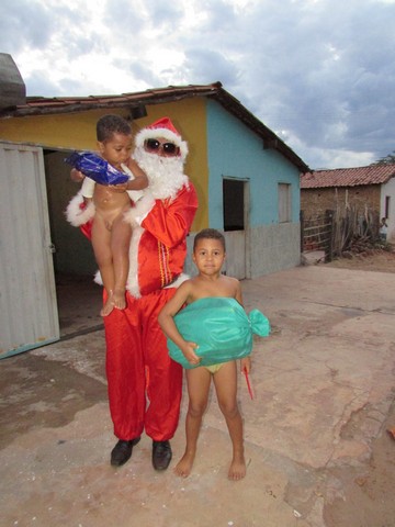Papai Noel Fez Alegria das Crianças em Na Localidade Jardim - Imagem 87