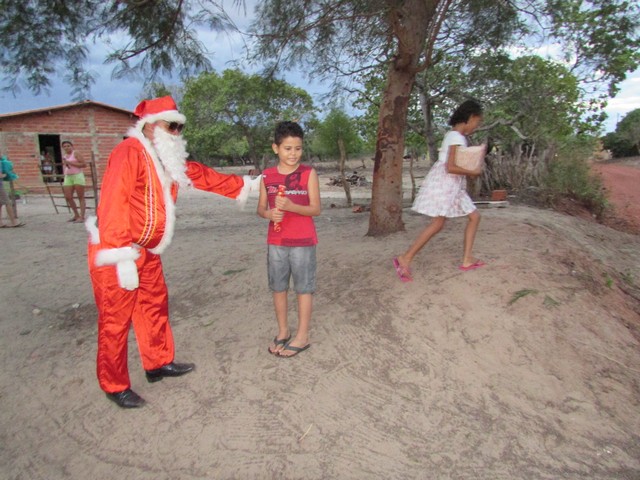 Papai Noel Fez Alegria das Crianças em Na Localidade Jardim - Imagem 80