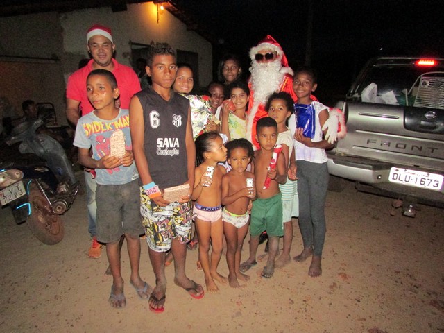 Papai Noel Fez Alegria das Crianças em Na Localidade Jardim - Imagem 95