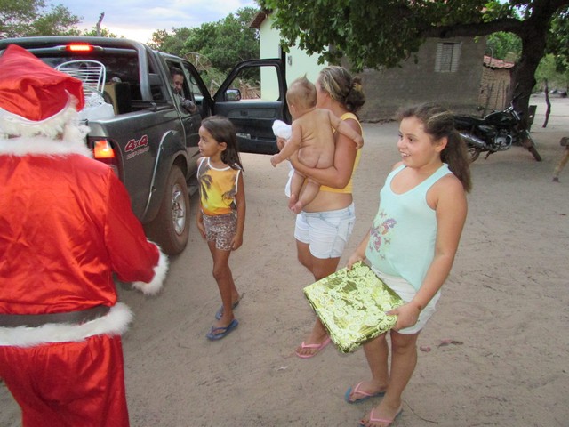 Papai Noel Fez Alegria das Crianças em Na Localidade Jardim - Imagem 77