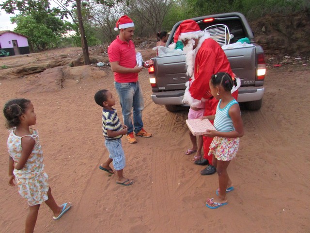 Papai Noel Fez Alegria das Crianças em Na Localidade Jardim - Imagem 63