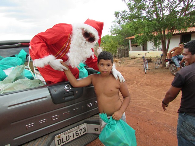 Papai Noel Fez Alegria das Crianças em Na Localidade Jardim - Imagem 9