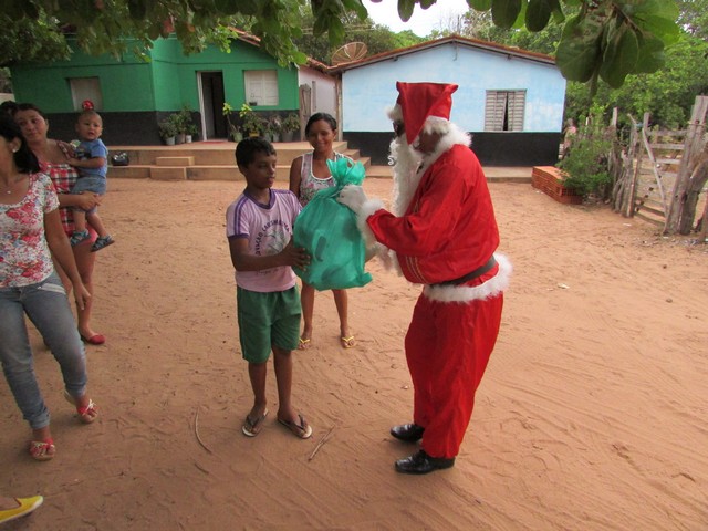 Papai Noel Fez Alegria das Crianças em Na Localidade Jardim - Imagem 10